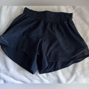 Lululemon Low Rise Hotty Hot Shorts 4”